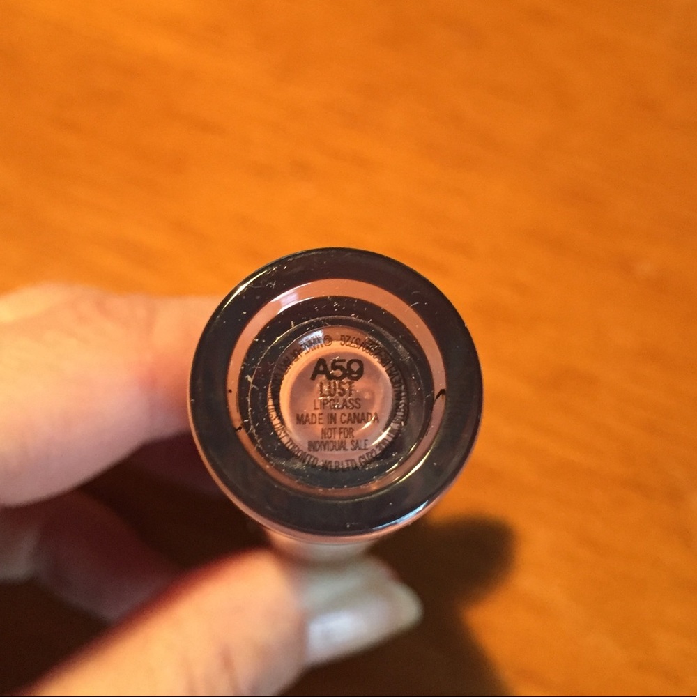 MAC Lipglass Lust - Picture 5 of 13